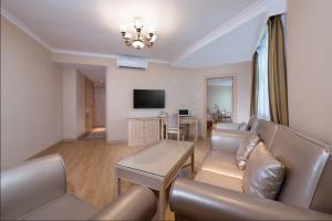 TV a/nebo společenská místnost v ubytování Vienna Hotel Shenzhen Haiwan + 7 fotografií