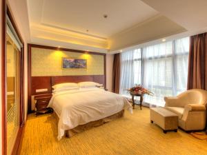 Postel nebo postele na pokoji v ubytování Vienna Hotel Shanghai Happy Valley