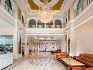 a large lobby with a chandelier in a building at Vienna Hotel Dongguan Chang'an Mid Zhen'an Road in Dongguan