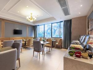 Gallery image of Vienna Hotel Shenzhen Shuiku New Village in Shenzhen