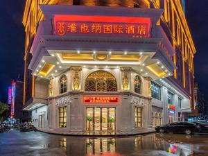 Budova, kde se hotel nachází + 3 fotografie