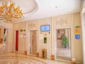 Preddverje oz. recepcija v nastanitvi Vienna Hotel Guangxi Liuzhou Luzhai