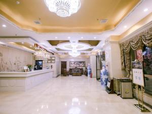 Лобби или стойка регистрации в Vienna Hotel Yangzhou Oriental Internation Food City