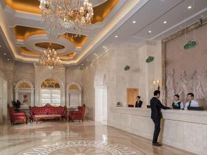 ล็อบบี้หรือแผนกต้อนรับของ Vienna Hotel Shenzhen Nanshan Yilida