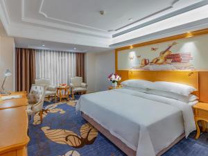 a large bedroom with a large white bed in a room at Vienna Hotel (Mulian West Road Shop, Changsha) in Changsha +12 photos