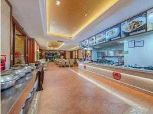 Restorāns vai citas vietas, kur ieturēt maltīti, naktsmītnē Vienna Hotel Shenzhen Henggang New City