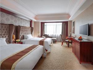 Ένα ή περισσότερα κρεβάτια σε δωμάτιο στο Vienna Hotel Dongguan Humen Wanda Plaza
