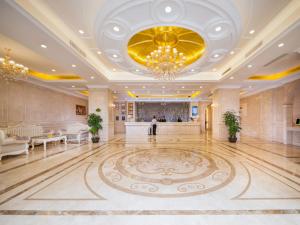 Лобі або стійка реєстрації в Vienna Hotel Dongguan Shi