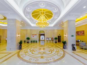 Lobby alebo recepcia v ubytovaní Vienna International Hotel Guangdong Zhengjiang Renming Avenue Middle Road