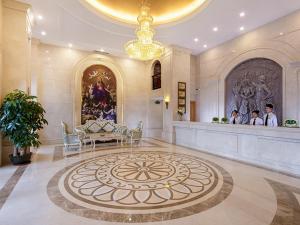 Lobi atau kawasan kaunter penerimaan di Vienna International Hotel Zhongshan Torch Development Zone