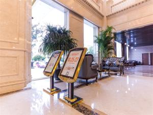 a lobby with a sign for a hair salon at Vienna International Hotel Shanghai Hongqiao Exibition Central Xinqiao in Chunshen