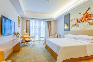 Ліжко або ліжка в номері Vienna International Hotel Guangdong Zhengjiang Renming Avenue Middle Road