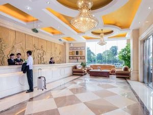 Ο χώρος του λόμπι ή της ρεσεψιόν στο Vienna Hotel Shenzhen Shangjin Center