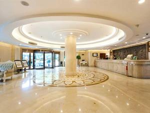 a large lobby with a large pillar in the middle at Vienna Hotel Nanjing Longjiang in Nanjing