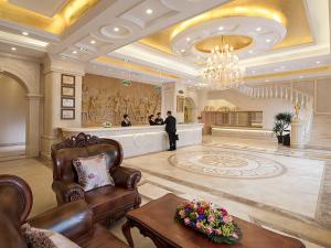 Lobby alebo recepcia v ubytovaní Vienna Hotel Foshan Huangqi