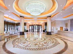 a large lobby with a large chandelier and a large room at Vienna Hotel Changde Wuling Avenue in Changde