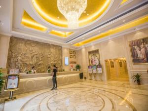 Ο χώρος του λόμπι ή της ρεσεψιόν στο Vienna Hotel Guangdong Huizhou Jiangbei Sanxin