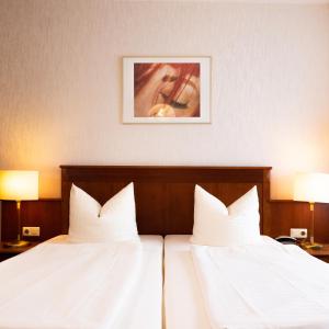 Ein Bett oder Betten in einem Zimmer der Unterkunft Hotel Wegener