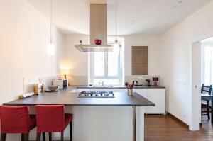 Kuchyňa alebo kuchynka v ubytovaní JOIVY Spacious Family Apt for 4, in Carignano, Genoa + 20 fotografií