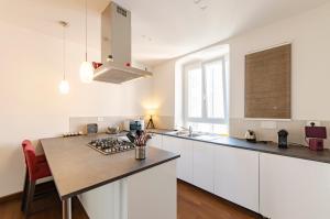 Kuchyňa alebo kuchynka v ubytovaní JOIVY Spacious Family Apt for 4, in Carignano, Genoa