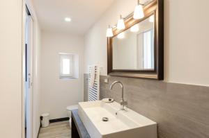Kúpeľňa v ubytovaní JOIVY Spacious Family Apt for 4, in Carignano, Genoa