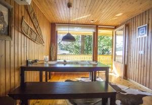a dining room with a table and a window at Yksityinen järvenrantakohde ryhmille sauna, luonto ja oma rauha in Jämsä +74 photos