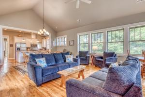 a living room with blue couches and a table at Cascade Cottage in Lincoln City