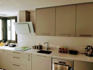 A kitchen or kitchenette at Ático con Piscina y Vistas al Mar Habitat Litoral