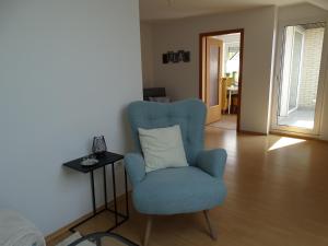 Ruang duduk di Große, helle Wohnung mit 2 Schafzimmern - Ferienwohnung am Lippesee