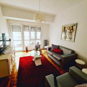 a living room with a couch and a red rug at CONTRASTES RIBEIRA SACRA in Monforte de Lemos