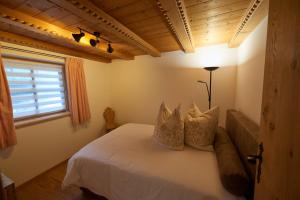Postel nebo postele na pokoji v ubytování Saukaserstub'n Apartments - Ferienwohnung Schützkogel