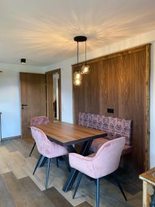 A seating area at Wood Apartments by Trendlbrugger