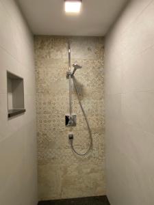 A bathroom at Wood Apartments by Trendlbrugger