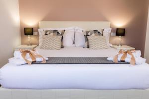 Voodi või voodid majutusasutuse Arcobaleno Suites toas