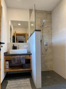 A bathroom at Wood Apartments by Trendlbrugger