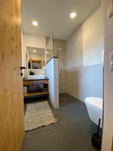 A bathroom at Wood Apartments by Trendlbrugger