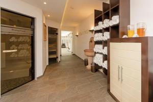 Kamar mandi di Waldpark Hotel Garni