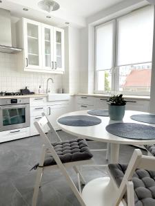 Kuchyňa alebo kuchynka v ubytovaní 08 Gdynia Centrum - Apartament Mieszkanie dla 6 os