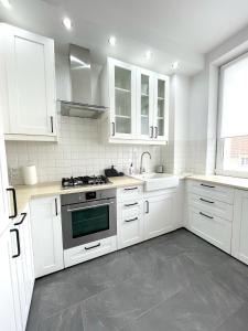 Kuchyňa alebo kuchynka v ubytovaní 08 Gdynia Centrum - Apartament Mieszkanie dla 6 os