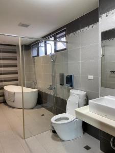 A bathroom at 嫚悅文旅