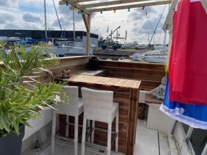Fotografie z fotogalerie ubytování Exceptionnel bateau maison reine mathilde v destinaci Ouistreham