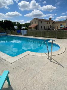 Πισίνα στο ή κοντά στο Loire Escapes - Le Grenier
