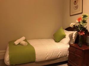 Кровать или кровати в номере Pearl & Pebbles Eastbourne