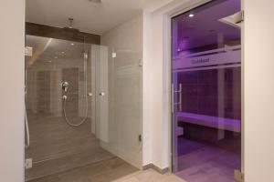 Kamar mandi di Waldpark Hotel Garni