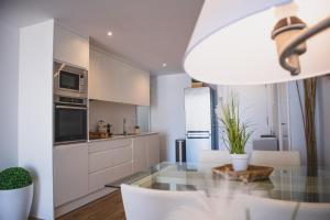 O bucătărie sau chicinetă la Larala 01- Nuevo apartamento en el Arenal con vistas al mar