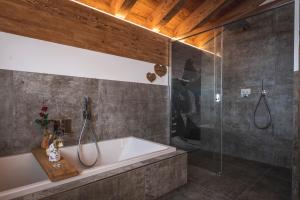 Kúpeľňa v ubytovaní Elegantes Chalet Steinbock für die Zeit zu Zweit