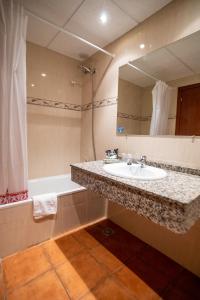 Koupelna v ubytování Hotel Castellote