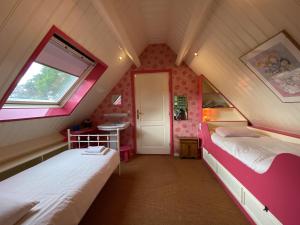 a small room with two beds in a attic at De Meerenhoeve in Mill
