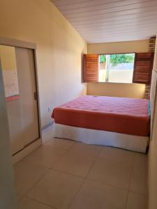 a small bedroom with a bed and a window at Casa de ferias - Ferienhaus - House for holiday! in Uruau