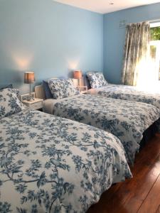 Säng eller sängar i ett rum på Fitzgerald's Farmhouse Accommodation V94 YY47